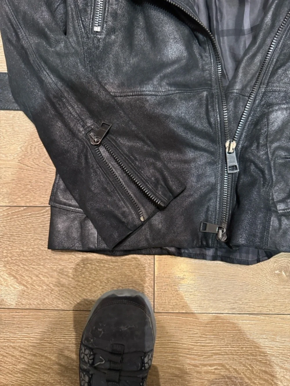 Burberry Black Leather Belted High-Collar Jacket - Picture 6 of 8